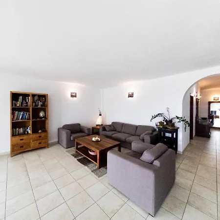 Luxury Beachfront Villa Βίλα *
