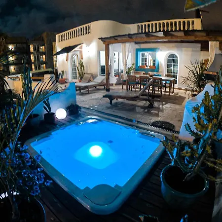 Luxury Beachfront Villa Βίλα *