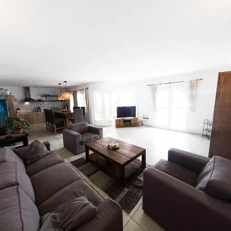 Βίλα Luxury Beachfront Villa *